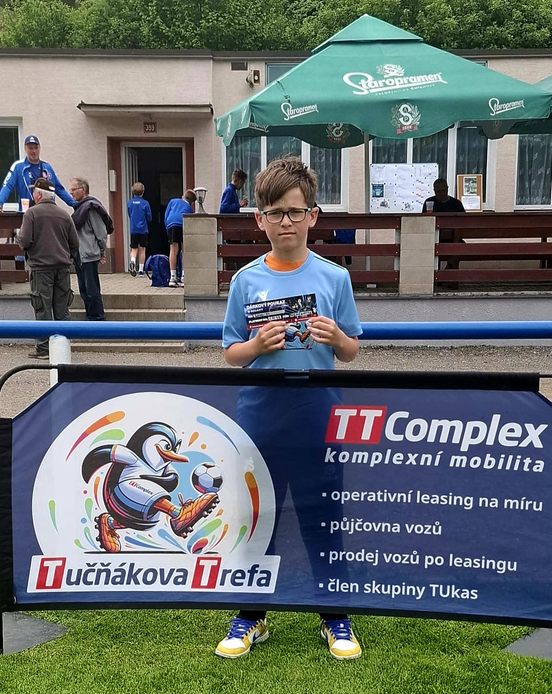 Dnes ideální počasí, výborný trávník, krásná utkání v Komárově - foto 2