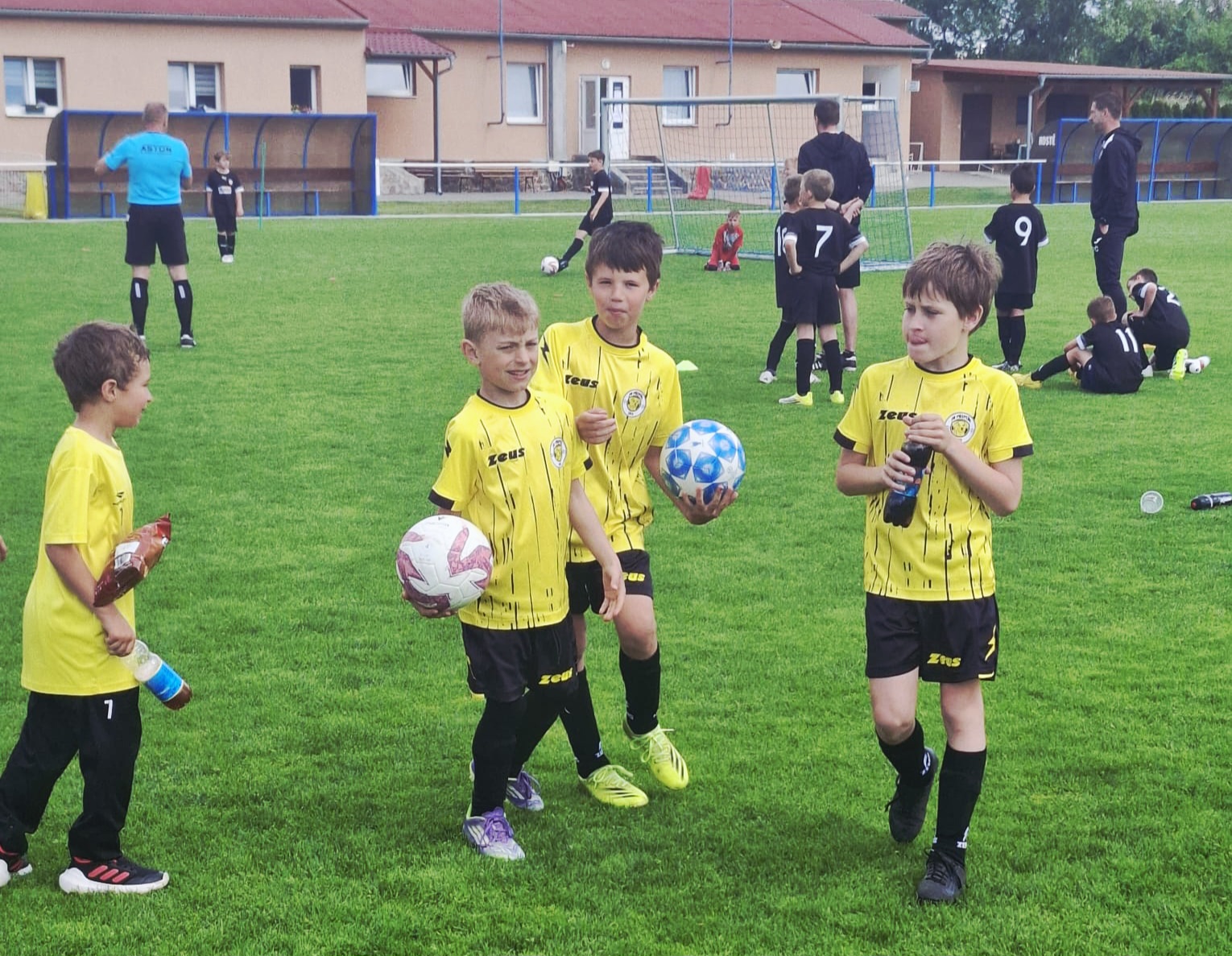 Vzpoura papírově slabších - foto 6