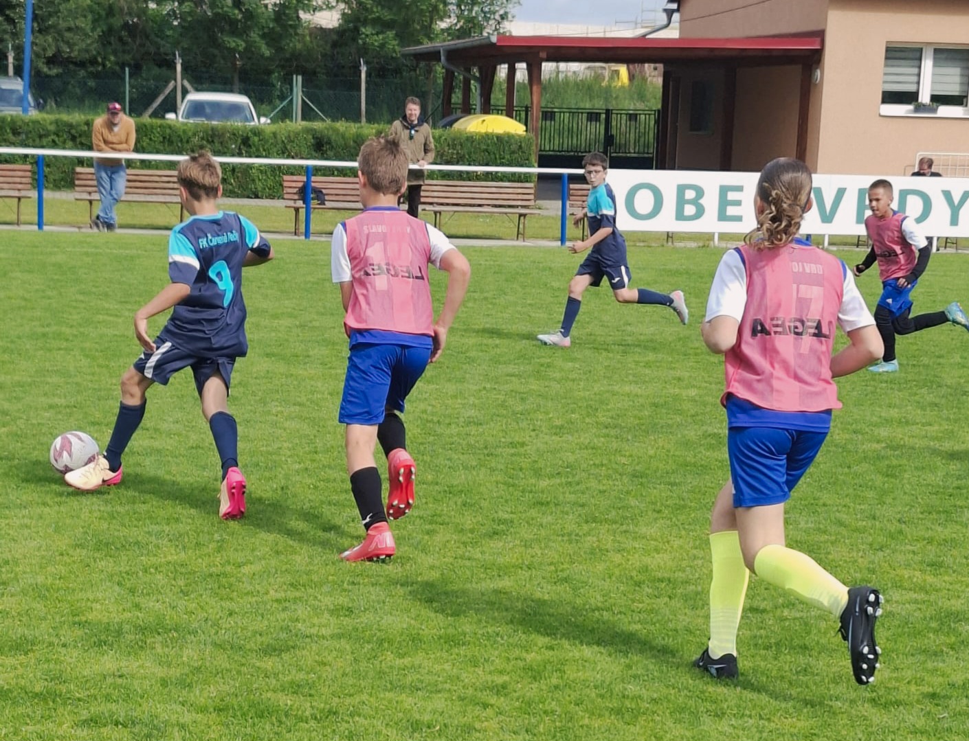 Vzpoura papírově slabších - foto 14